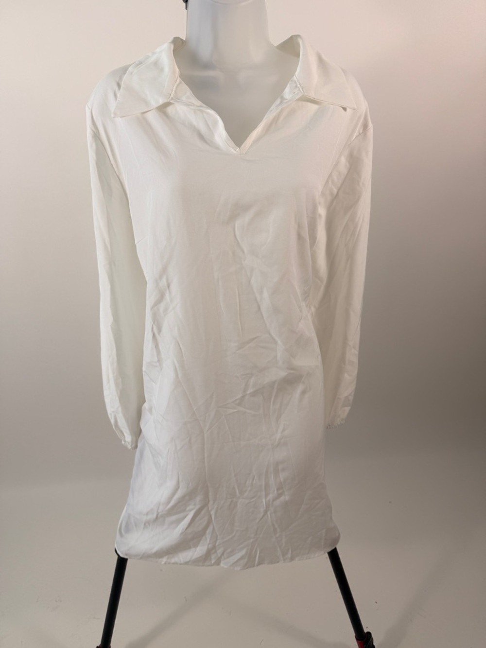 Women's White V-Neck Long Sleeve Blouse